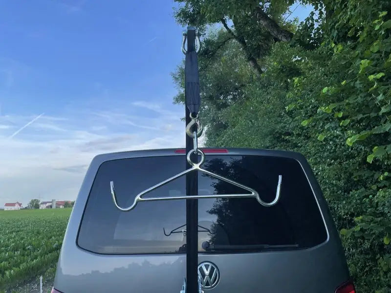 Es handelt sich hier um Mobile Aufbrechhilfe mit Seilwinde für Wildträger für die Jagd.