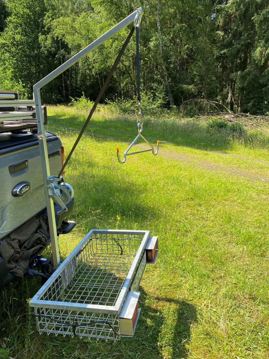 Es handelt sich hier um Mobile Aufbrechhilfe mit Seilwinde für Wildträger für die Jagd.