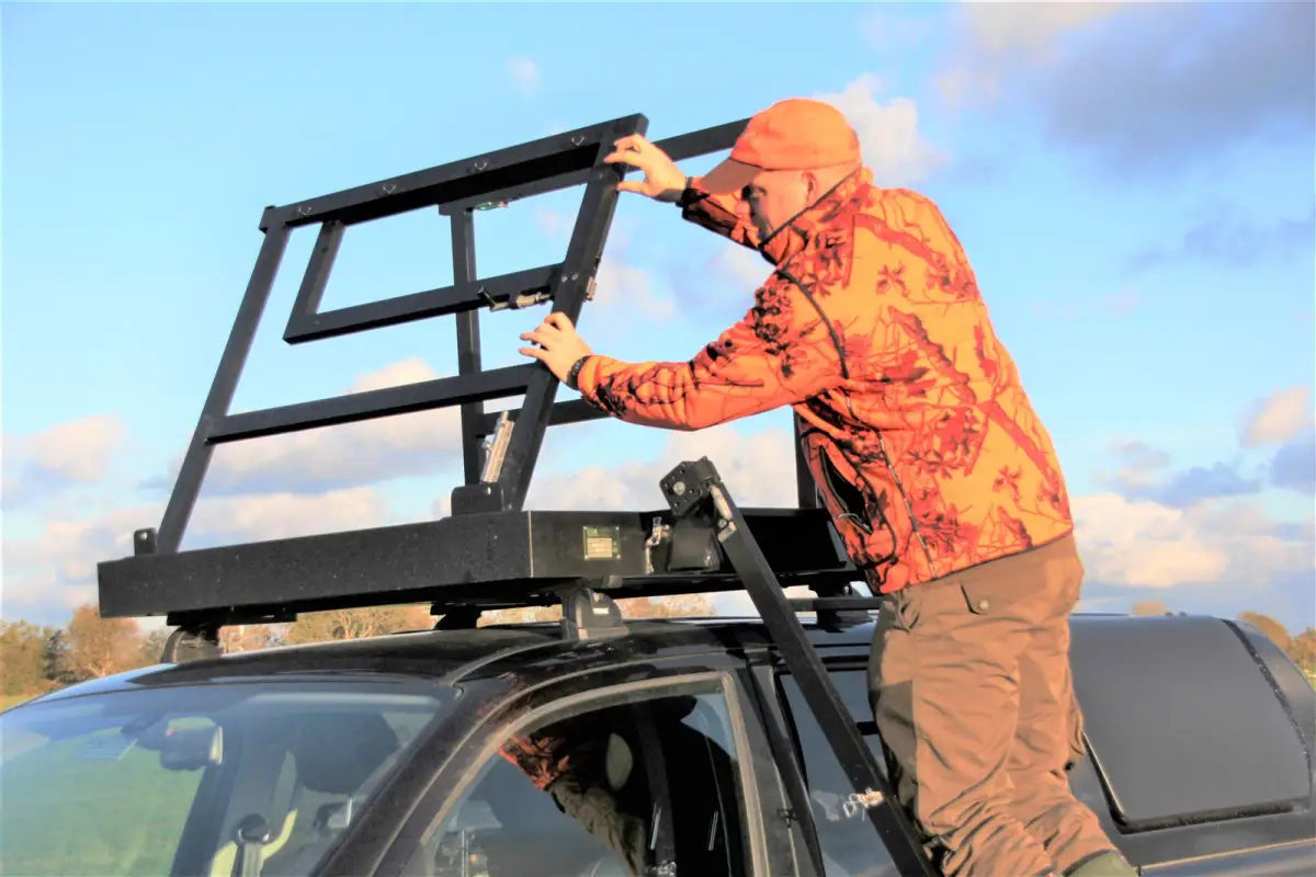 Schritt 2 beim Aufbau der mobilen Jagdkanzel Betker für die Jagd