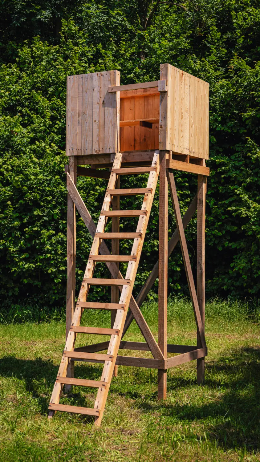 offener Hochsitz Outlander Basic - offene Jagdkanzel für die Jagd.