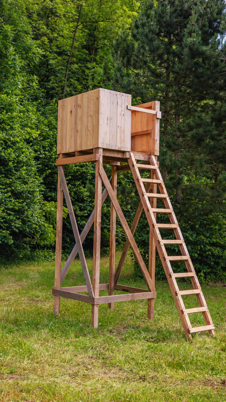 offener Hochsitz Outlander Basic - offene Jagdkanzel für die Jagd.