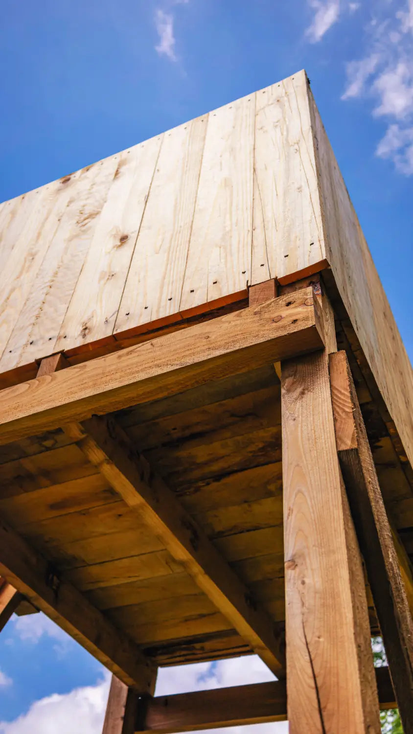 offener Hochsitz Outlander Basic - offene Jagdkanzel für die Jagd.