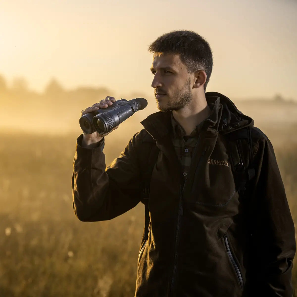 Es handelt sich hier um PULSAR Wärmebildfernglas Merger LRF XT50 für die Jagd.