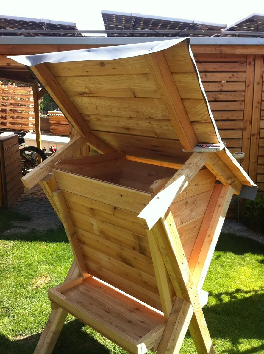 Rehwild-Fütterung aus Lärche Fütterung