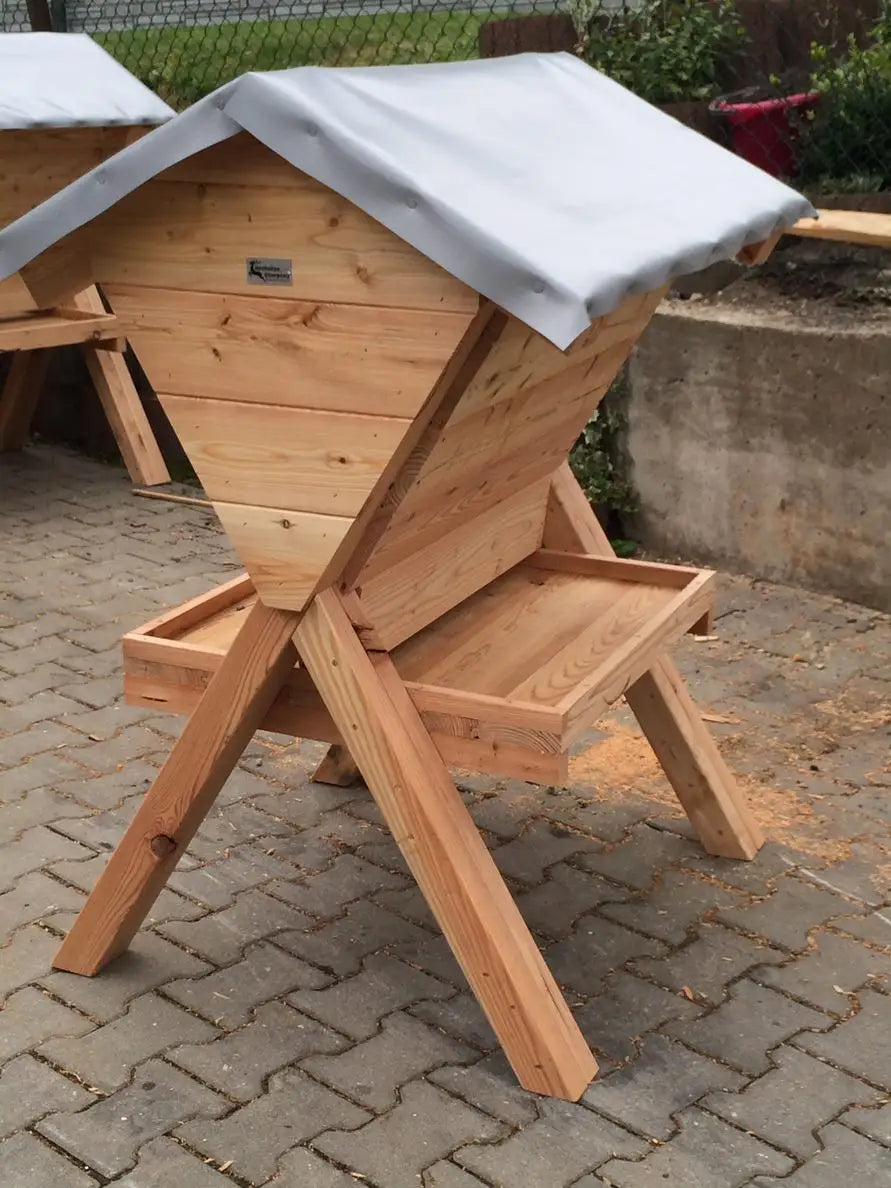 Rehwild-Fütterung aus Lärche Fütterung