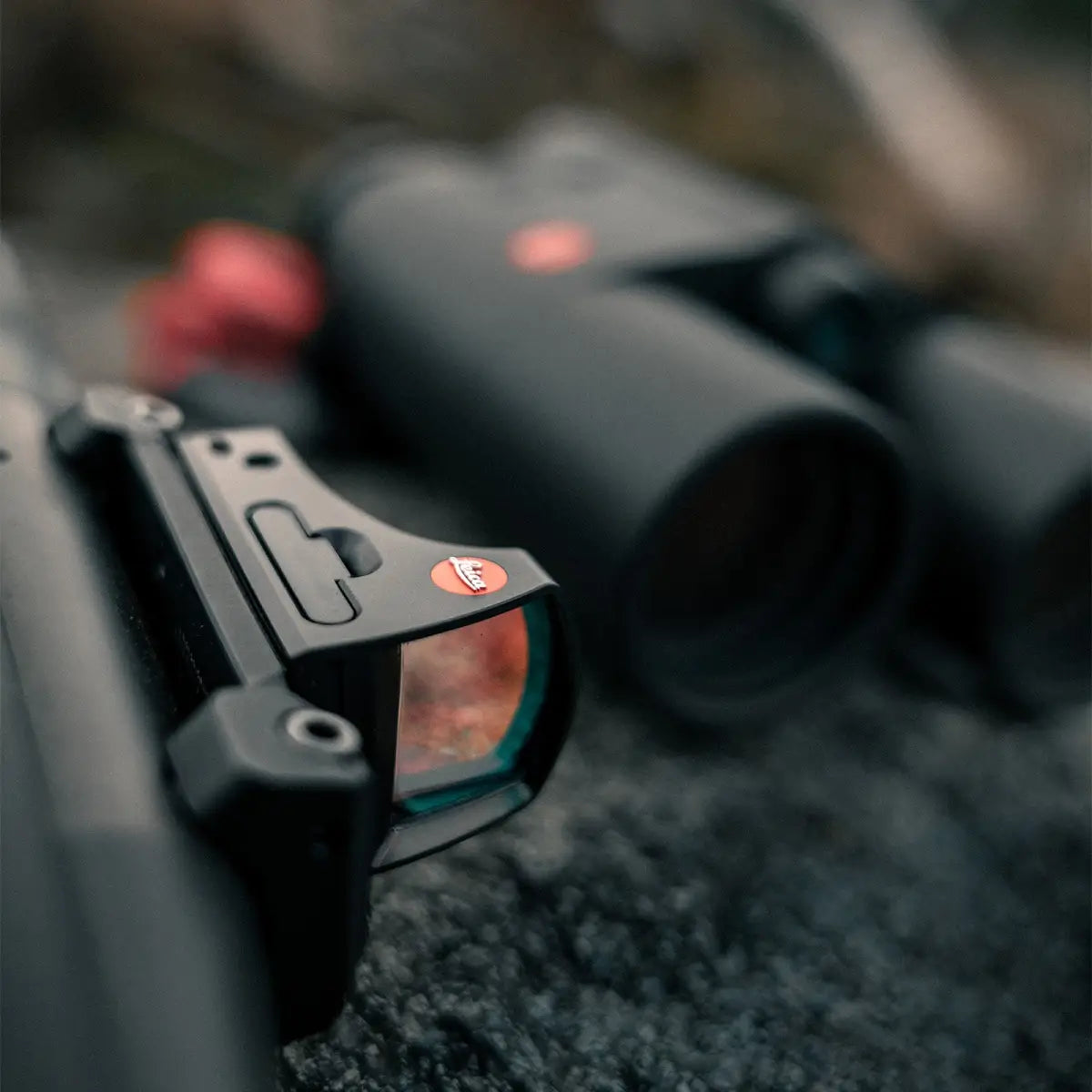 Es handelt sich hier um LEICA Tempus 2 ASPH. 2,5 MOA Rotpunktvisier für die Jagd.