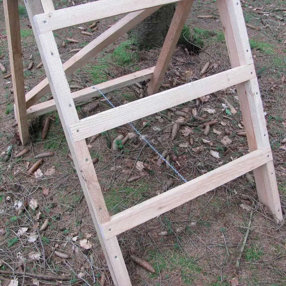 Es handelt sich hier um Scherenleiter SLK 221 cm Höhe, Drückjagdleiter für die Jagd.