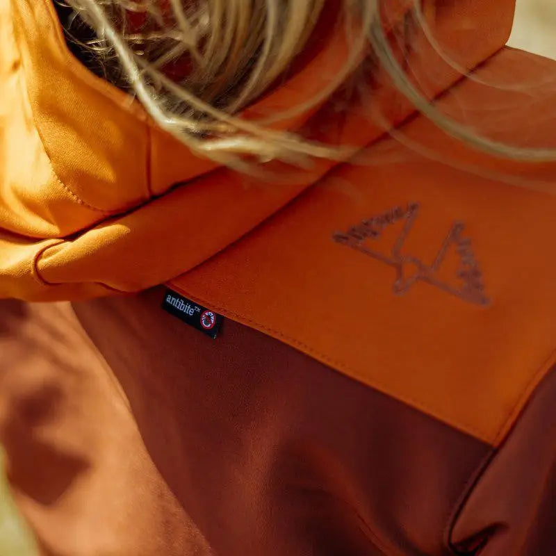 Es handelt sich hier um Damen Jagdjacke Lynx Antibite Dark Orange Swedteam für die Jagd.
