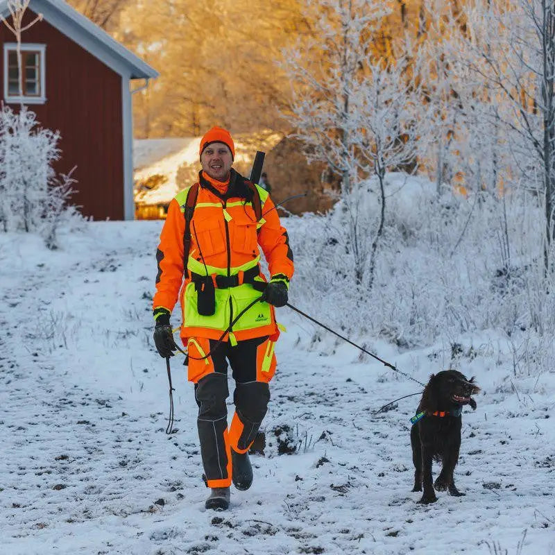Es handelt sich hier um Herren Jagdhose Protect Pro Shell Orange Neon Swedteam für die Jagd.