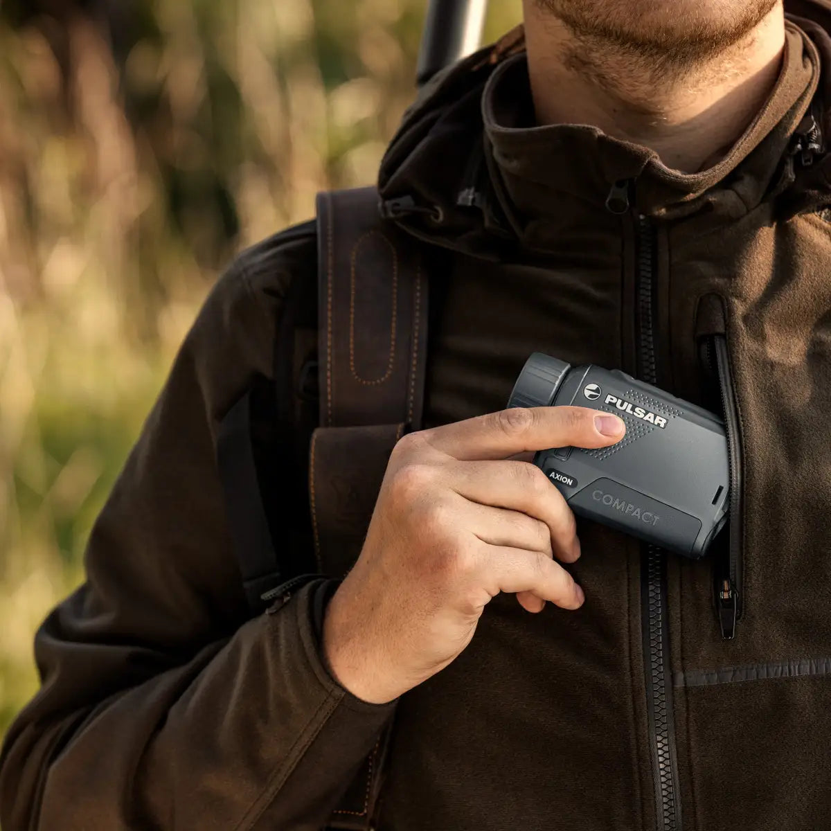 Es handelt sich hier um PULSAR Wärmebildkamera Axion XG30 Compact für die Jagd.