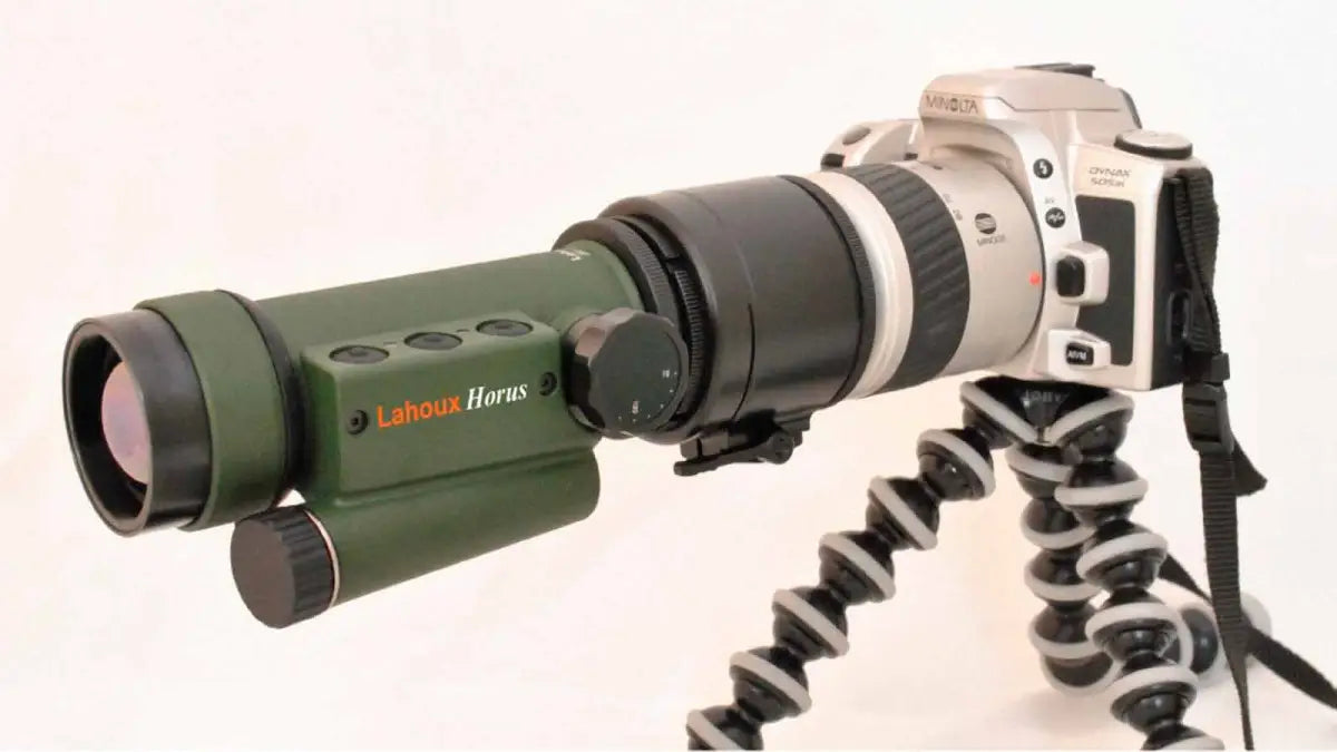 Es handelt sich hier um Lahoux Horus Elite Wärmebildkamera Vorsatzgerät für die Jagd.