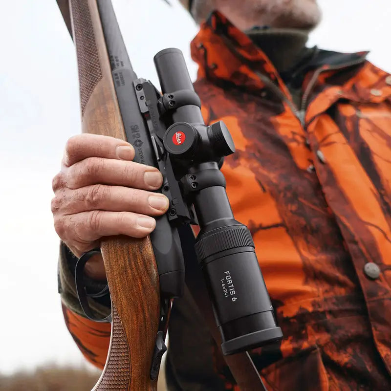 Es handelt sich hier um Zielfernrohr LEICA Fortis 6 1-6x24i mit Schiene für die Jagd.
