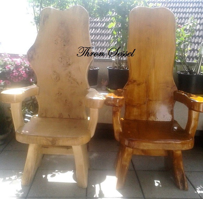 Es handelt sich hier um Stühle aus 5-teiliger Sitzgarnitur Holz massiv, rustikal, Outdoor für den Garten.