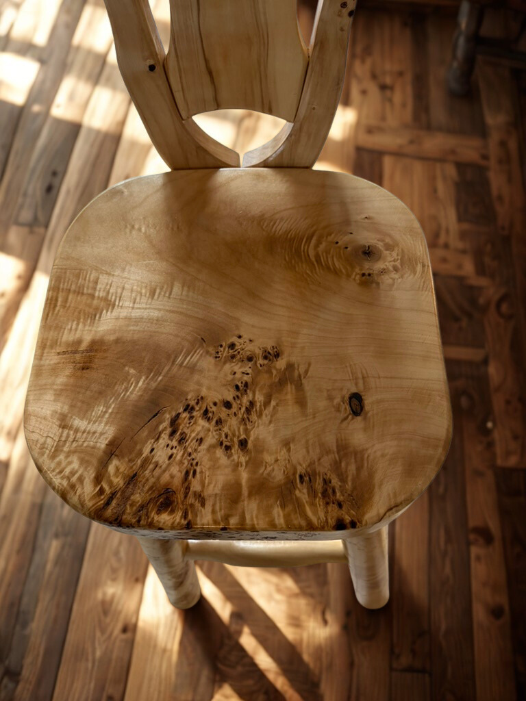 Wundervolle Barhocker massiv, rustikal, Vollholz, in Naturhell oder Haselnussbraun ... hier sieht man die beeindruckende Holzmaßerung seht gut, jeder Barhocker ist ein Unikat und wird in Handarbeit produziert. 