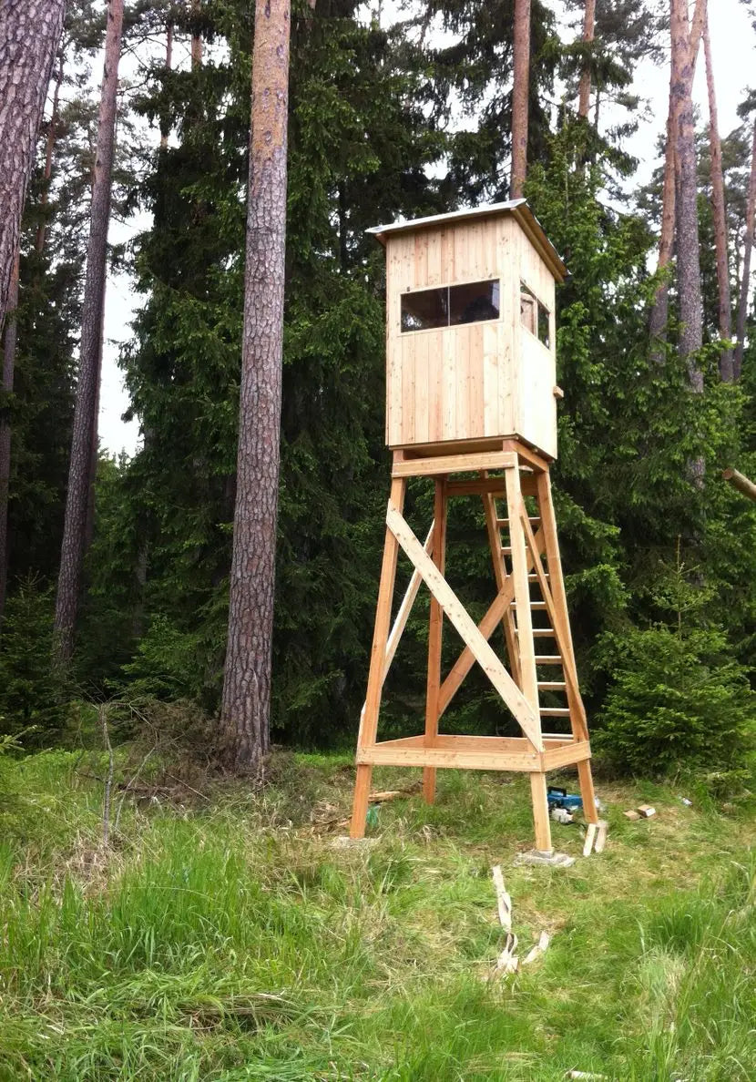 Jagdkanzel Lärche geschlossen, Verglasung, inkl. Unterbau und Leiter