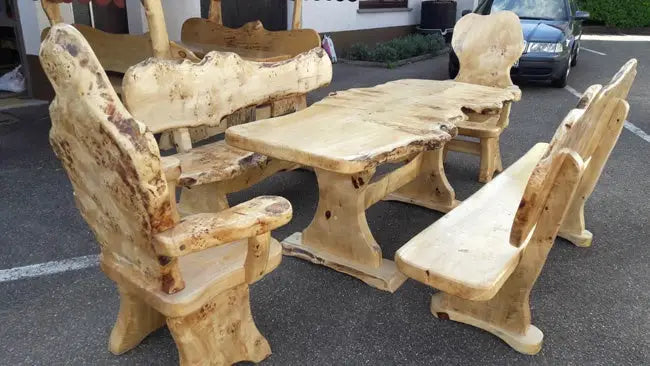 5-teilige Sitzgarnitur Holz massiv, rustikal, elegant, Außenbereich für den Garten, Terrasse oder auch als Esszimmer-Sitzgruppe mit Tisch, Bänken und Stühlen bestens geeignet.