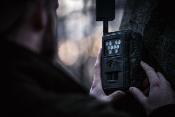 Es handelt sich hier um SEISSIGER Special-Cam LTE “Weißblitz” - SUPERSIM-Edition für die Jagd.