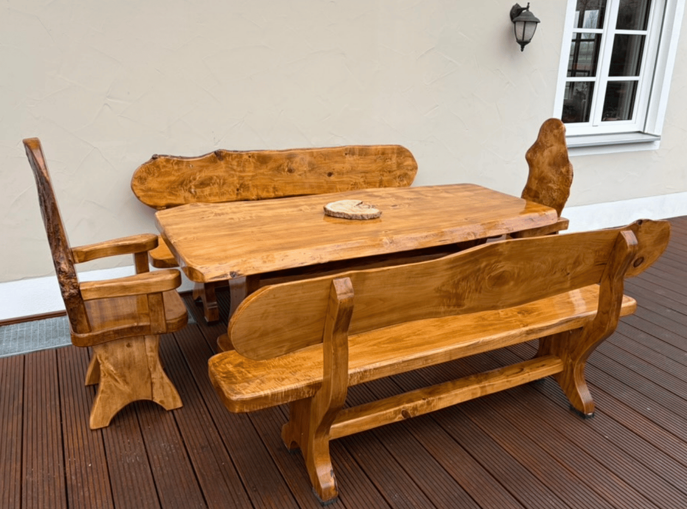 Rustikale massivholz Sitzgruppe ... wundervolle Holzmaßerung, außergewöhnlich Edel ... jedes Möbelstück (Tisch, Stuhl, Bank) ein Unikat - Geeignet für drinnen, draußen (Überdachter Außenbereich) oder auch für des Gastrobereich