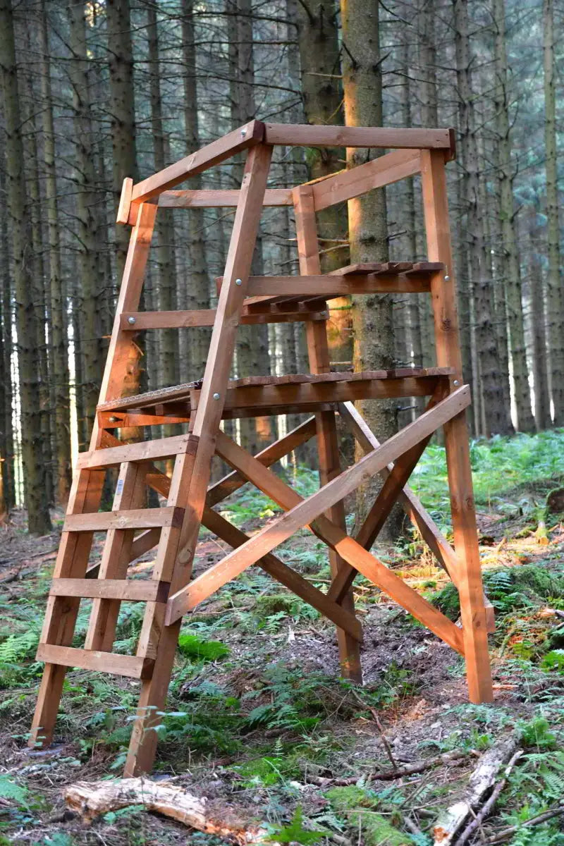 Drückjagdbock 3,00 m hoch aus Fichte KDI für die Jagd.