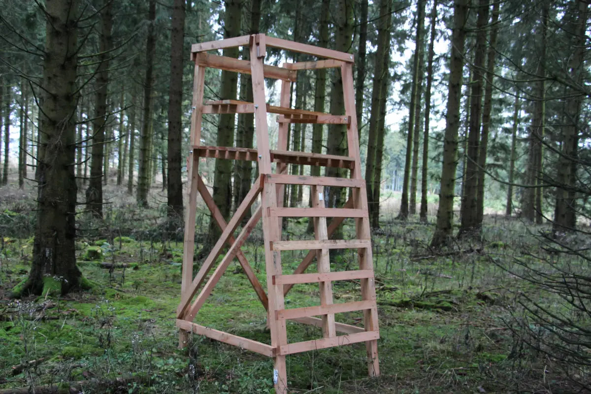 Drückjagdbock 2,40 Meter aus Fichte KDI für die Jagd.