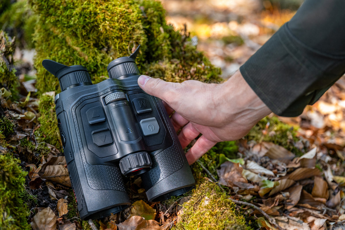 NOCPIX OMNI H35R 8K-Multispektral-Fernglas – Detailansicht IR-Aufheller und Laserentfernungsmesser