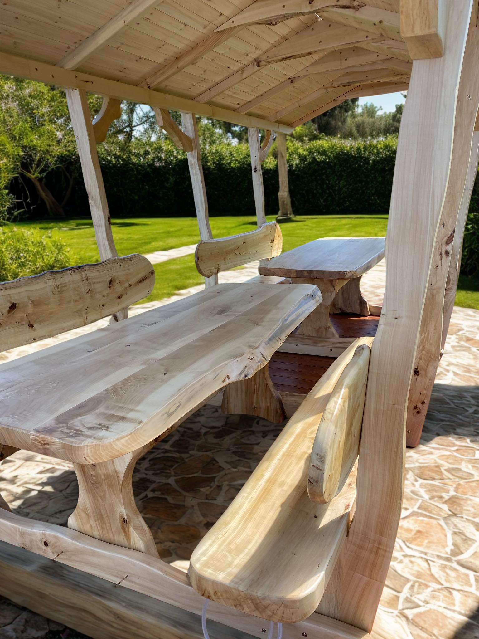 Doppelpavillon Unikat für bis zu 20 Personen aus rustikalem Massivem Holz, 6 cm Holzstärke inkl. Lieferung und Aufbau vor Ort, Handarbeit, Langlebig, elegant, edel 