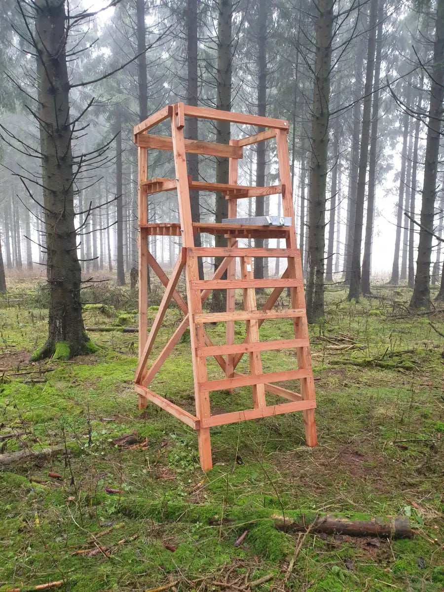 Drückjagdbock 3,00 Meter aus Lärche für die Jagd.