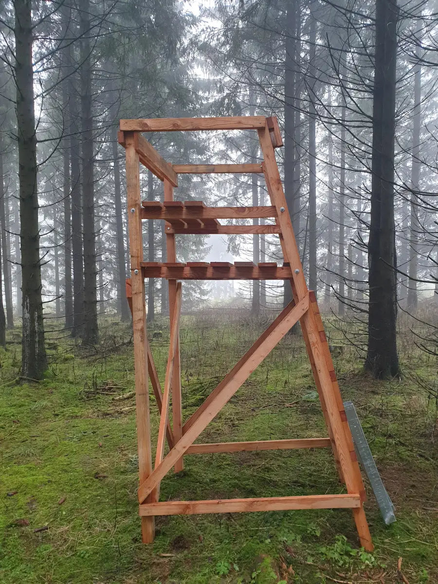 Drückjagdbock 4,00 Meter Lärche für die Jagd.