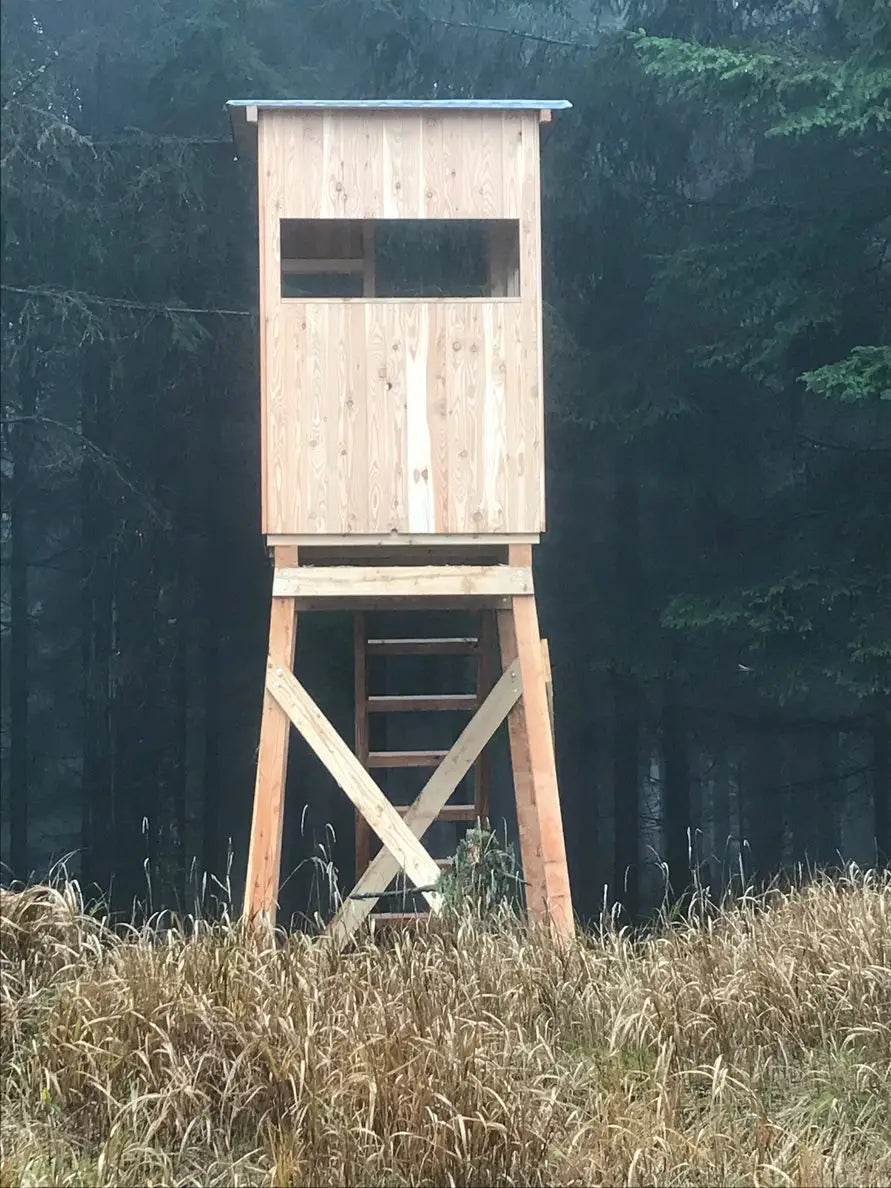 Es handelt sich hier um Jagdkanzel offen aus Lärche OHNE Unterbau und Leiter für die Jagd.