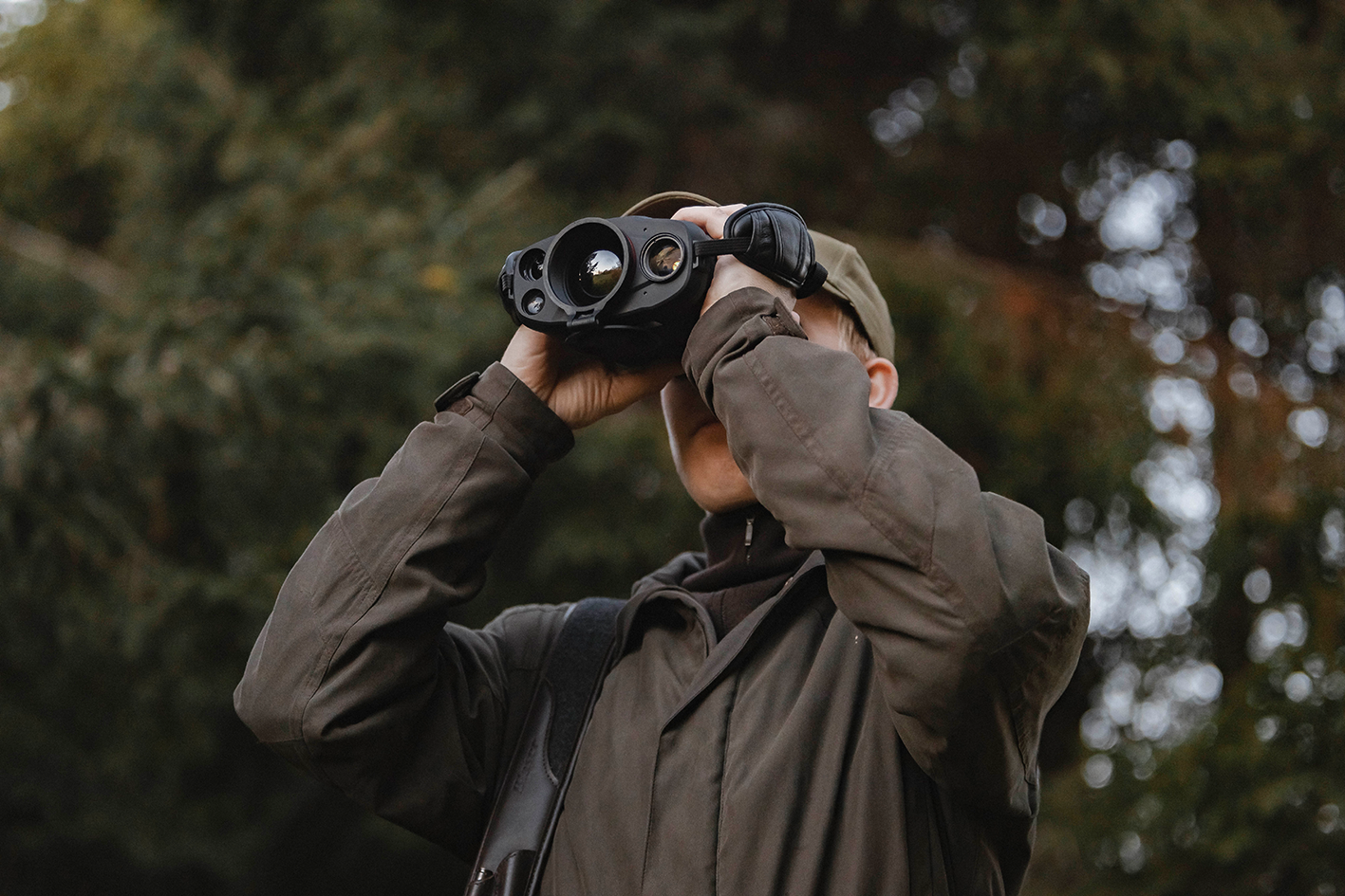 Es handelt sich hier um HIKMICRO Binocular Raptor RH50L für die Jagd.