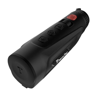 ThermTec Cyclops 335L 3.0 Wärmebildmonokular mit LRF – Schrägansicht Objektiv mit Bedienfeld und Power-Knopf