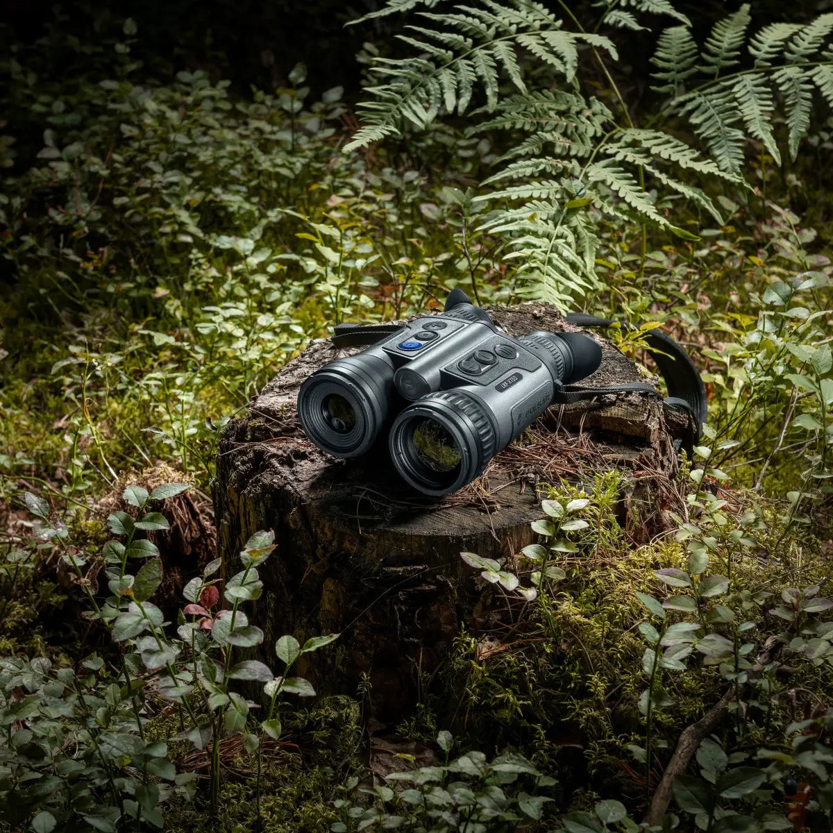 Es handelt sich hier um PULSAR Wärmebildfernglas Merger LRF XT50 für die Jagd.