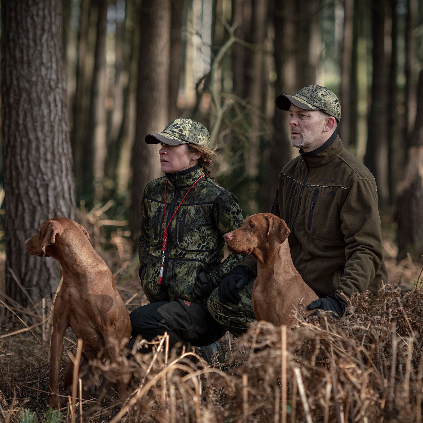 Es handelt sich hier um SHOOTERKING Softshell Jacke wendbar Woodlands Camo Damen für die Jagd.